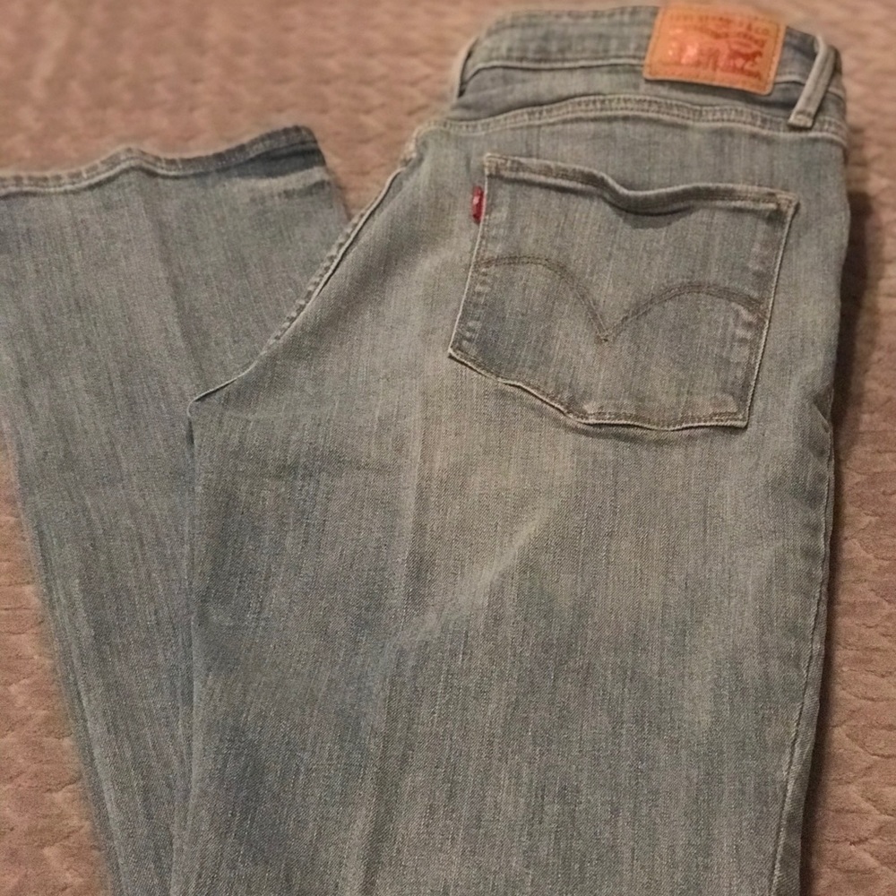 Levi’s Jeans Mid Rise Skinny. W 32 L 32.